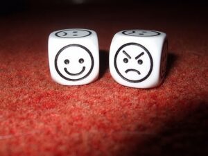 رایج ترین اصطلاحات انگلیسی: عبارات مفید برای ابراز خوشحالی و عصبانیت